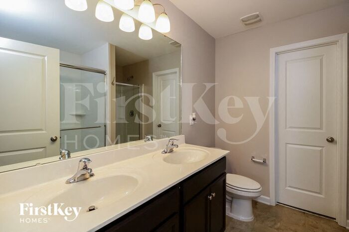 Building Photo - 1752 Abbott Oaks Dr
