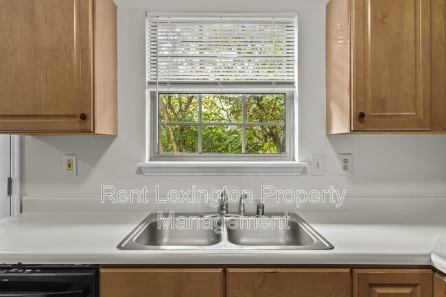 Building Photo - 3175 Kirklevington Dr