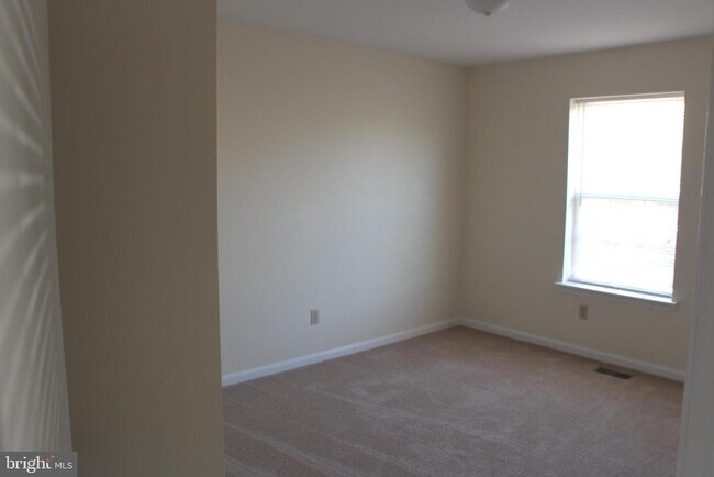 Building Photo - 8638 Chester Ct