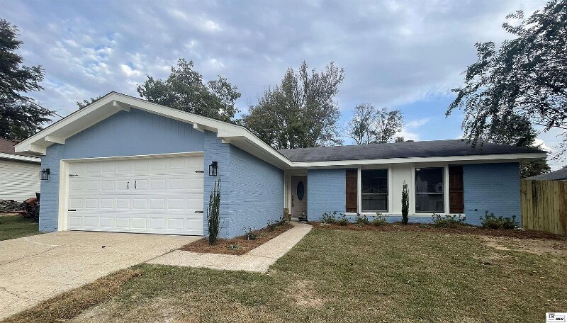 Building Photo - 121 Clearwater Cir