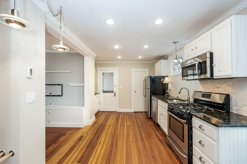 Building Photo - 244 Sycamore St