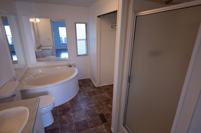 Building Photo - 217 W South Ave