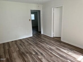 Building Photo - Charming and updated 2-bedroom, 1-bath duplex conveniently located in Durham