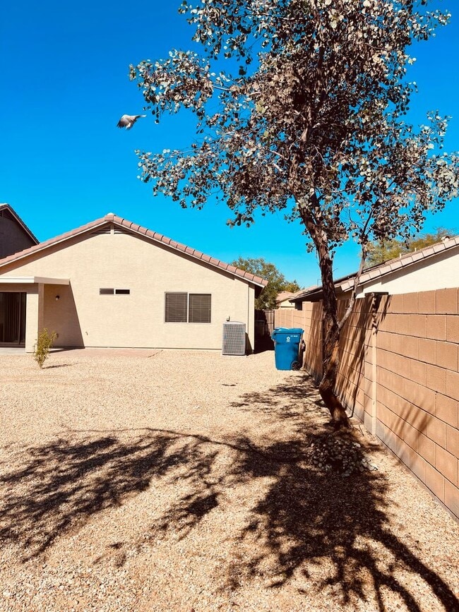 Building Photo - COMING SOON! Beautiful 3 Bed 2 Bath Home in Buckeye