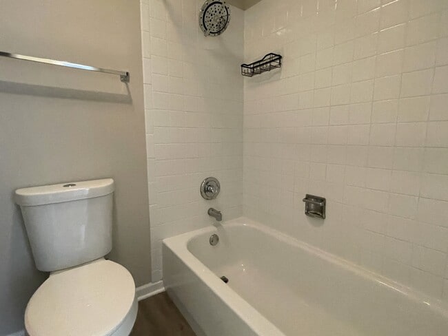 Building Photo - 311 E Forest Knoll Dr