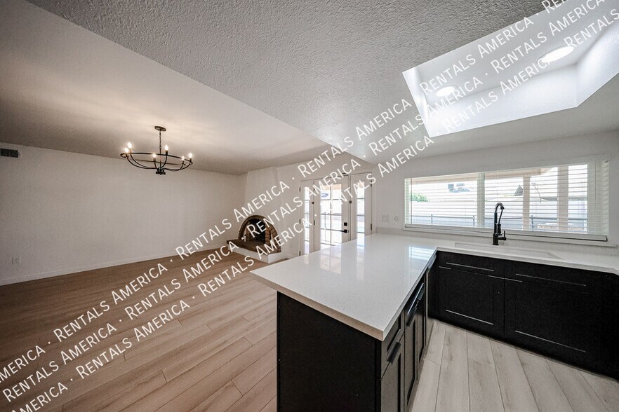 Building Photo - 2931 W Villa Maria Dr