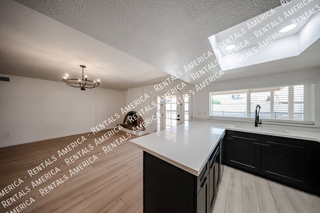 Building Photo - 2931 W Villa Maria Dr