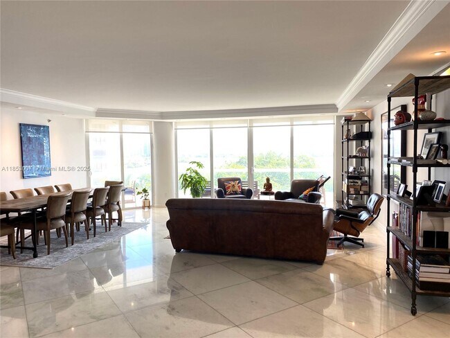Building Photo - 2600 Island Blvd