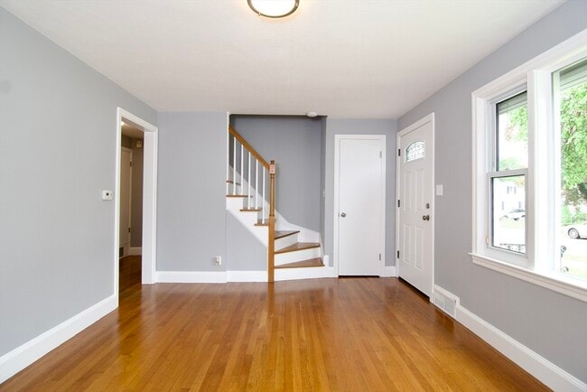 Building Photo - 63 Grandview St