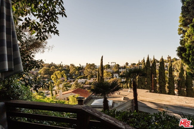 Building Photo - 1530 N Easterly Terrace