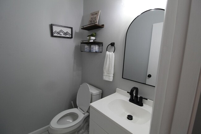 Building Photo - Bright & Spacious 2-Bedroom Home in Massanutten