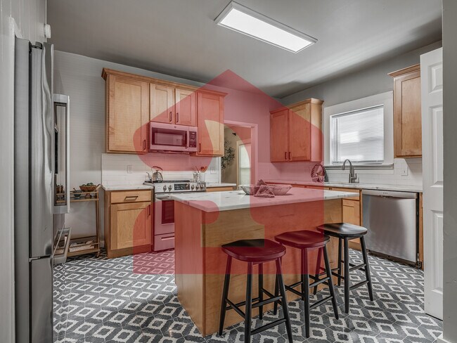 Building Photo - 1501 Gladstone Terrace