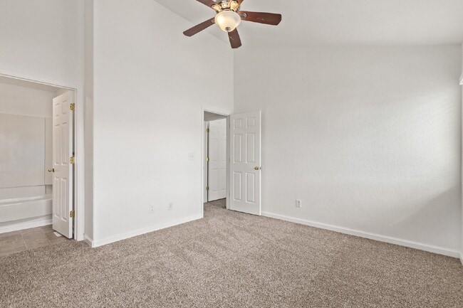 Building Photo - 1080 S Walden Way