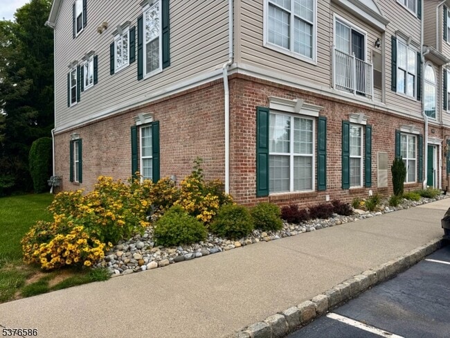 Building Photo - 143 Limerick Ln