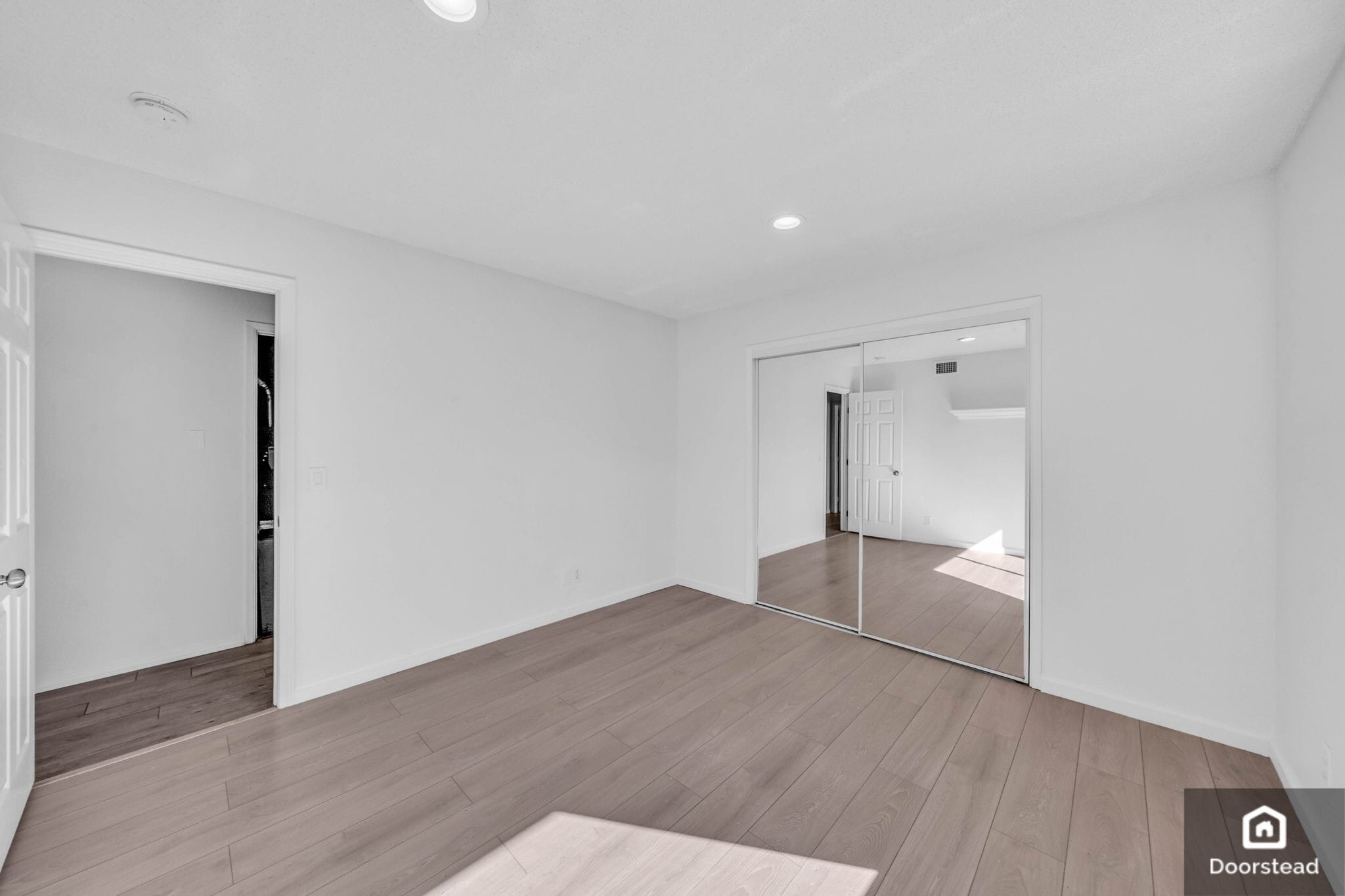 Building Photo - 7239 Balboa Blvd