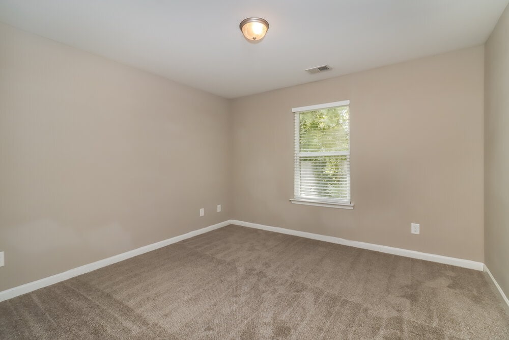 Building Photo - 602 Fieldcrest Dr