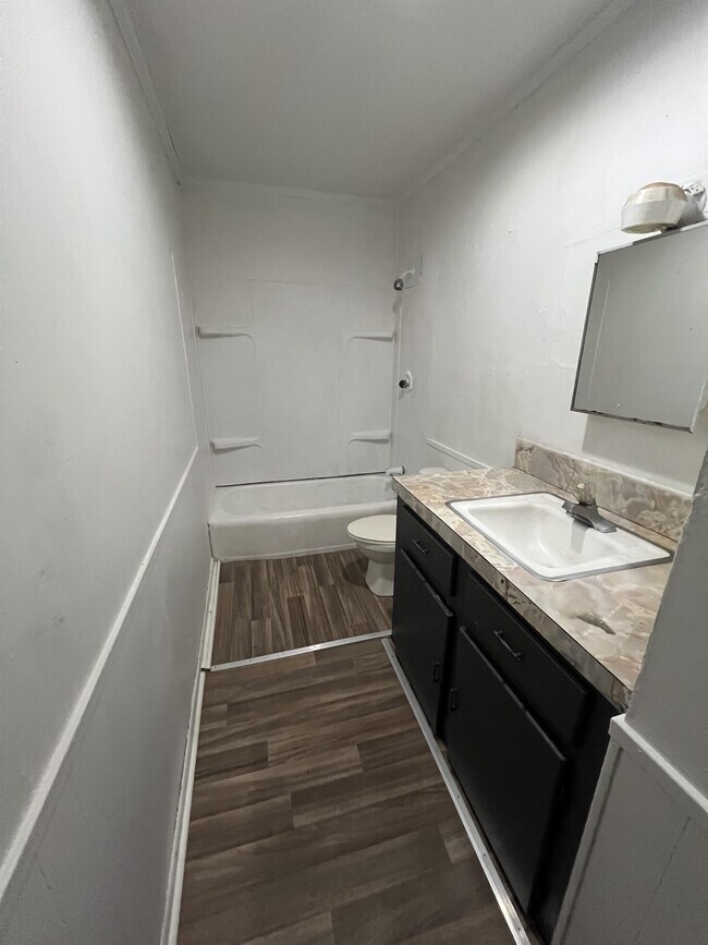 Building Photo - 398 Sunset Dr