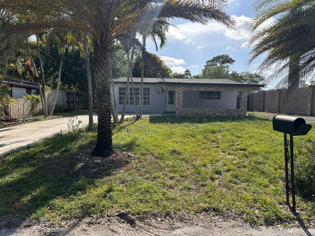 Building Photo - 2850 N 62nd Ave