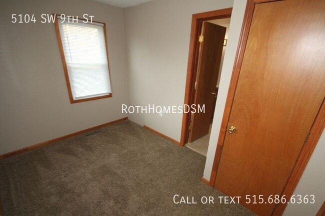 Building Photo - 5104 SW 9th St