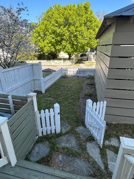 Building Photo - 68 Bright Spot St