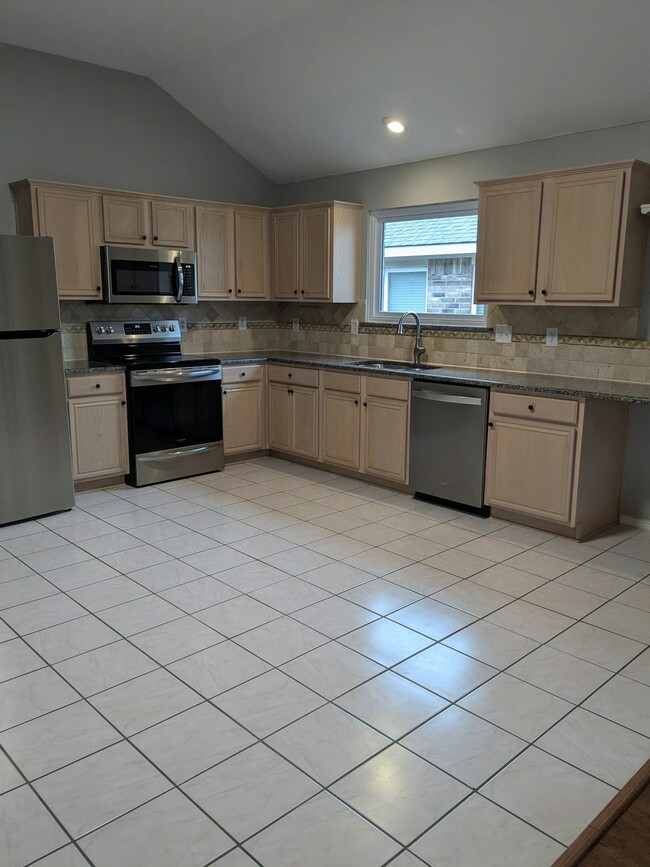 Building Photo - 5417 Beaver Ridge Dr