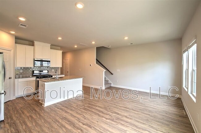 Building Photo - 500 Benoni Pl