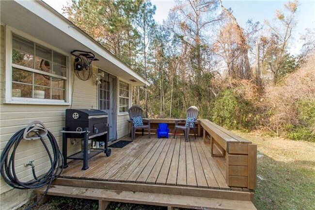 Building Photo - AVAILABLE NOW! *PET FRIENDLY*