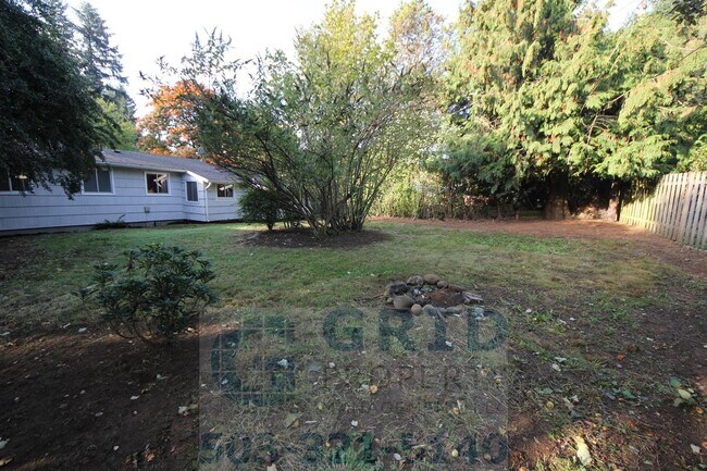 Building Photo - 2 Bedroom Home Available in Southeast Portland