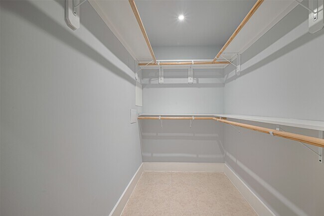 Building Photo - 1014 Fleetwood Pl Dr