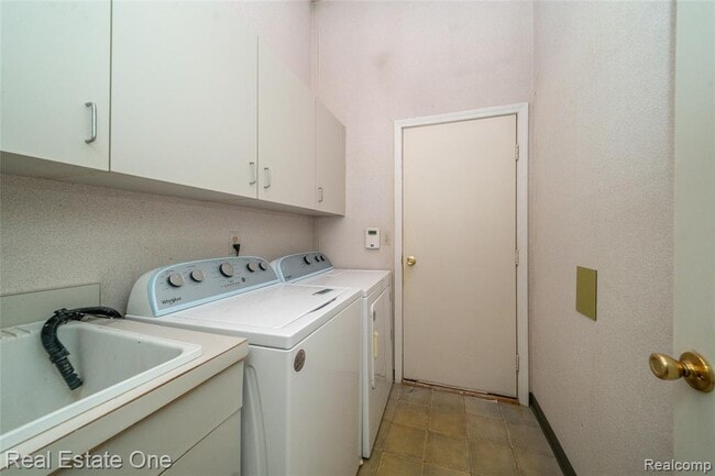 Building Photo - 37412 Legends Trail Dr