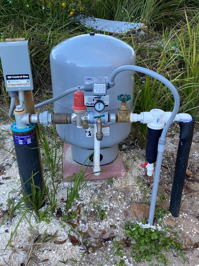 Building Photo - !!! Coming in MID APRIL!!! Custom Home - Desirable SE  Neighborhood 3/2/2 **Won't Last**