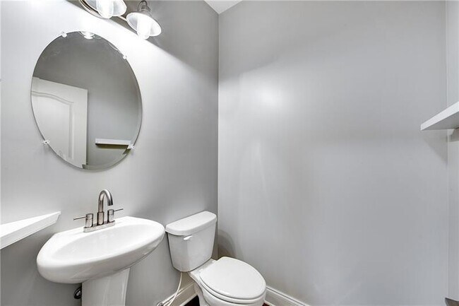 Building Photo - 2242 Knoxhill View