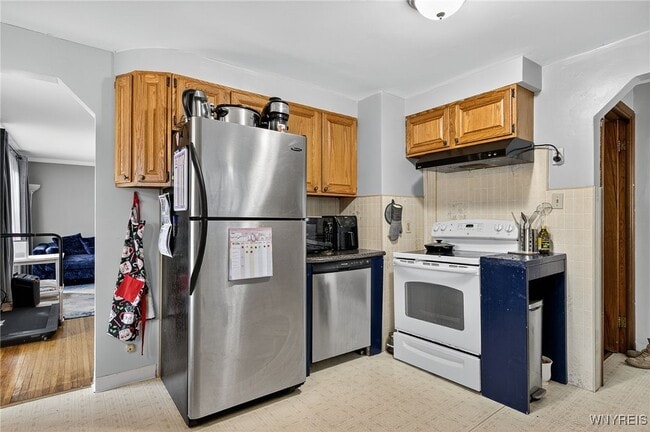 Building Photo - 116 Springville Ave