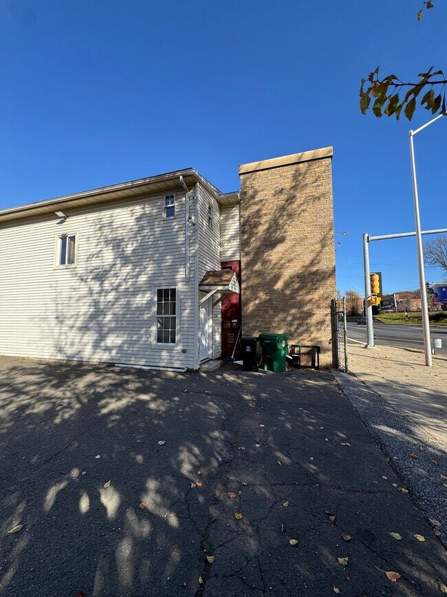 Building Photo - 1036 Chicopee St