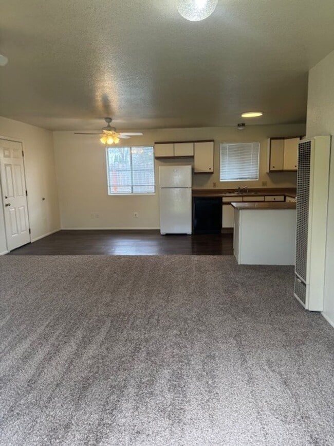 Building Photo - Charming 3-Bedroom Home