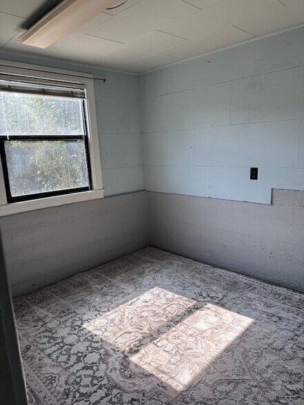 Building Photo - 4721 University View Pl NE