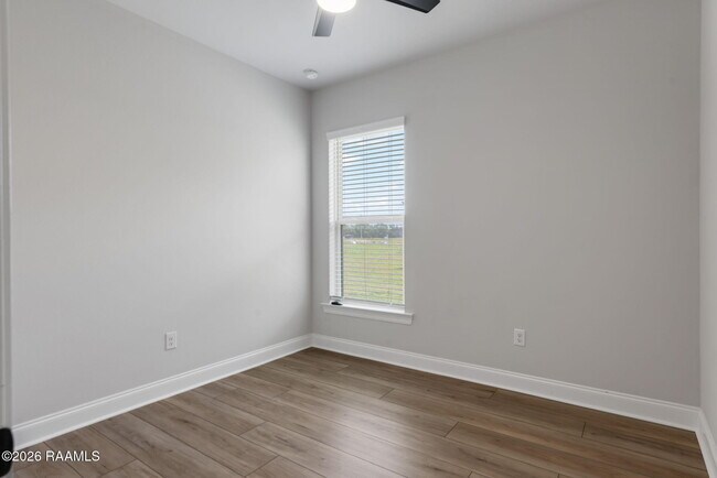 Building Photo - 106 Bejeweled Ave
