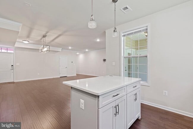 Building Photo - 23235 Milltown Knoll Square