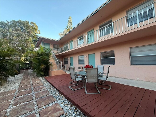 Building Photo - 10 SE 9th Ave