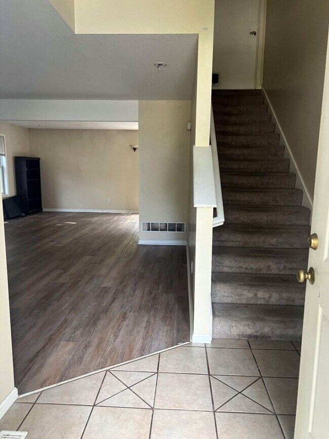 Building Photo - 5328 Godas Cir