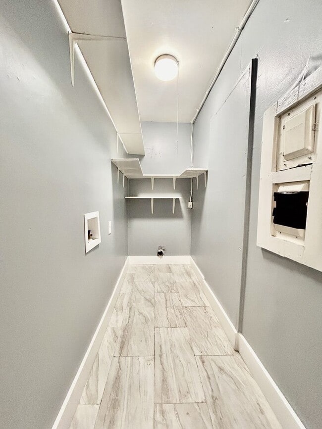 Building Photo - Newly Fully Renovated Home in Frayser - **Open to Section 8**