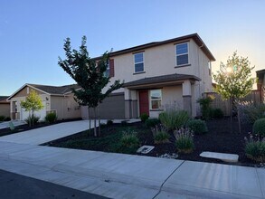 Building Photo - 4 Bdrm, 2.5 bath Solar home - Pradera Ranch Community