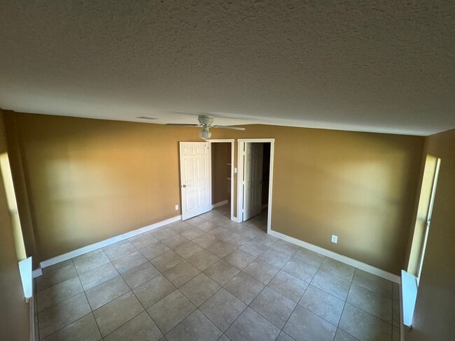 Building Photo - 207 E Mitchell Rd