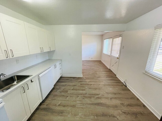 Building Photo - 2301 James Ave