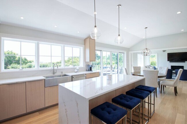 Building Photo - 12 S Elroy Dr