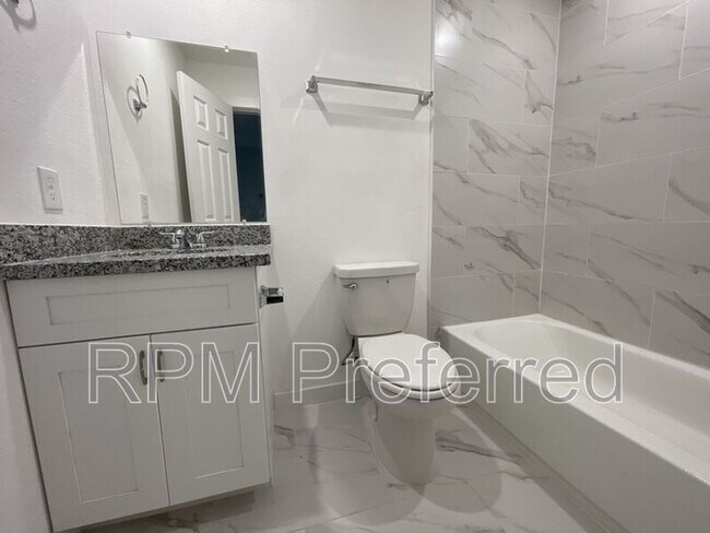 Building Photo - 8226 Linda Vista Rd