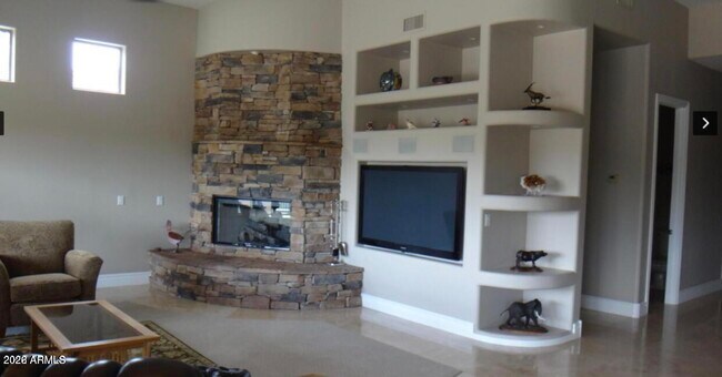 Building Photo - 6002 E Saguaro Vista Ct