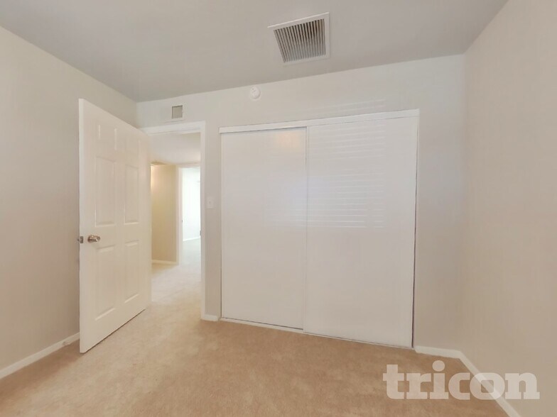 Building Photo - 1349 W Morrow Dr