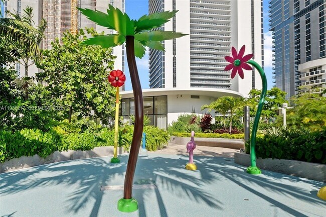 Building Photo - 700 NE 24th St