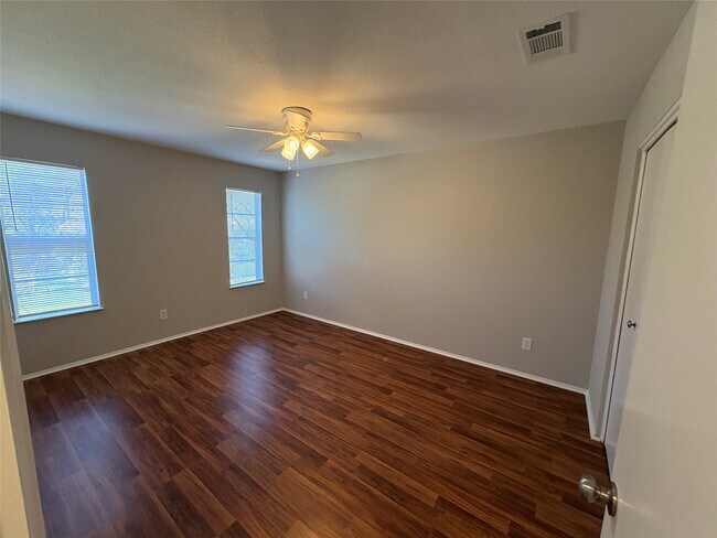 Building Photo - 312 S Poplar St